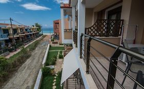 Dafni'S Seaside Luxury Studios